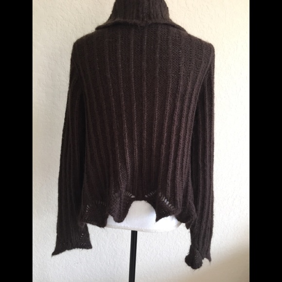 Mysterious Italian wrap style cardigan - Picture 3 of 8